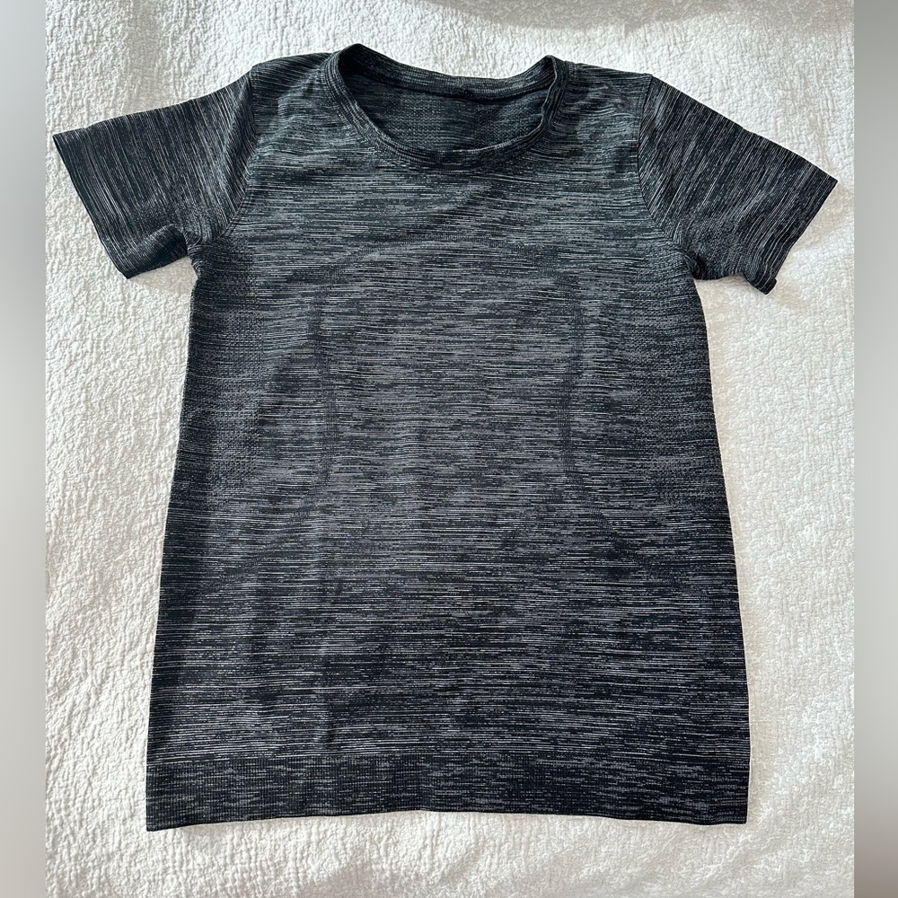 Lululemon Swiftly Tech Short-Sleeve Shirt 
Hip Length Dark Gray Black LNWOT